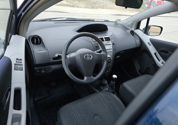 Toyota Yaris cena 21900 przebieg: 180000, rok produkcji 2010 z Bełchatów małe 211